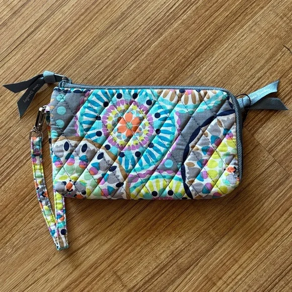 Vera Bradley Wristlet (NWT) - Picture 5 of 8